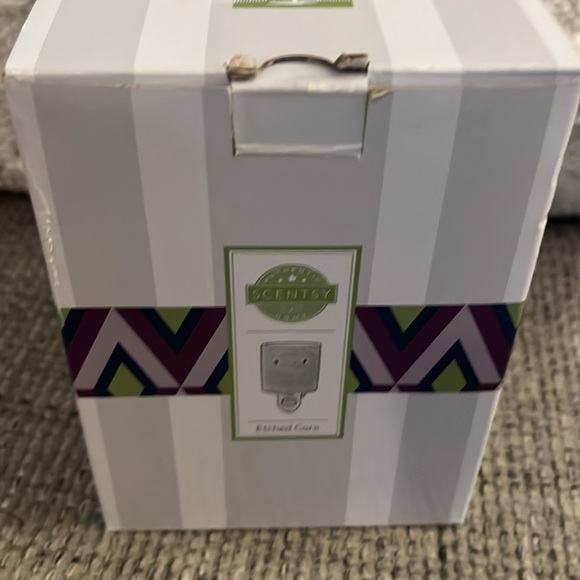 Scentsy white etched core mini plug in New in Box - Picture 7 of 7